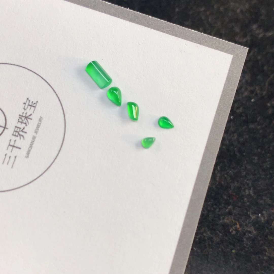 翡翠裸石放漏5颗一首