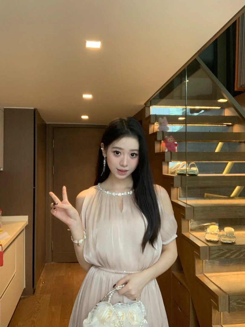 周周Ceci/法式温柔露肩中长款气质显瘦仙女连衣裙