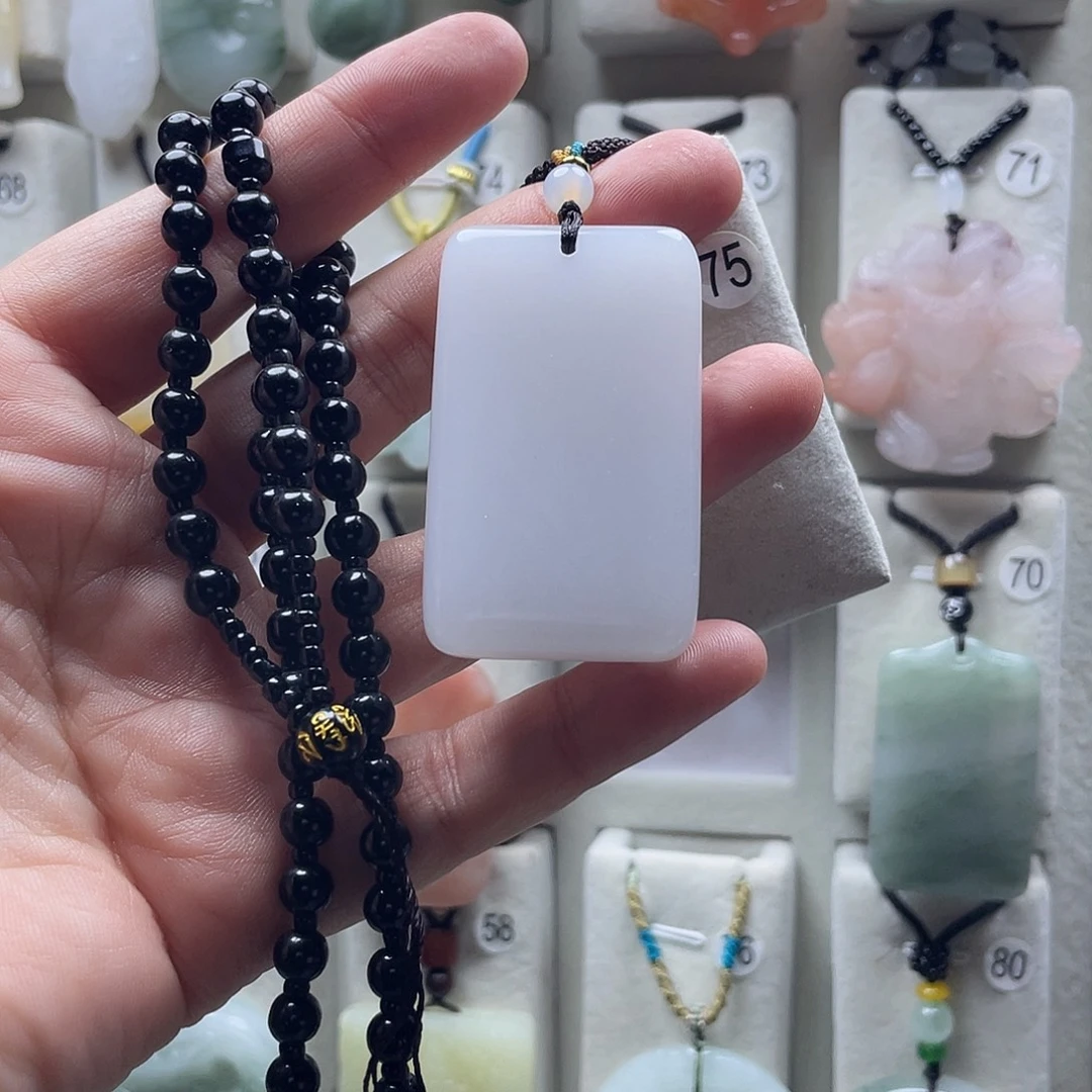 石英质玉未镶嵌颈饰