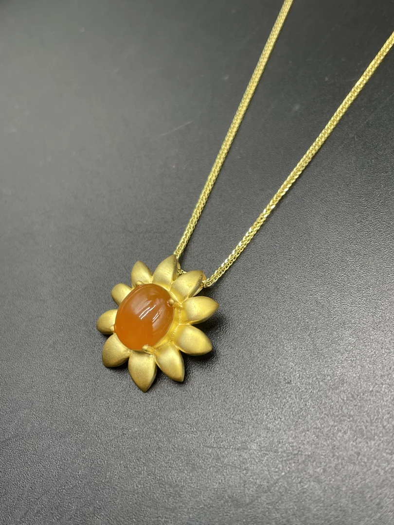 S925银手工定制镶嵌红翡翡翠太阳花吊坠