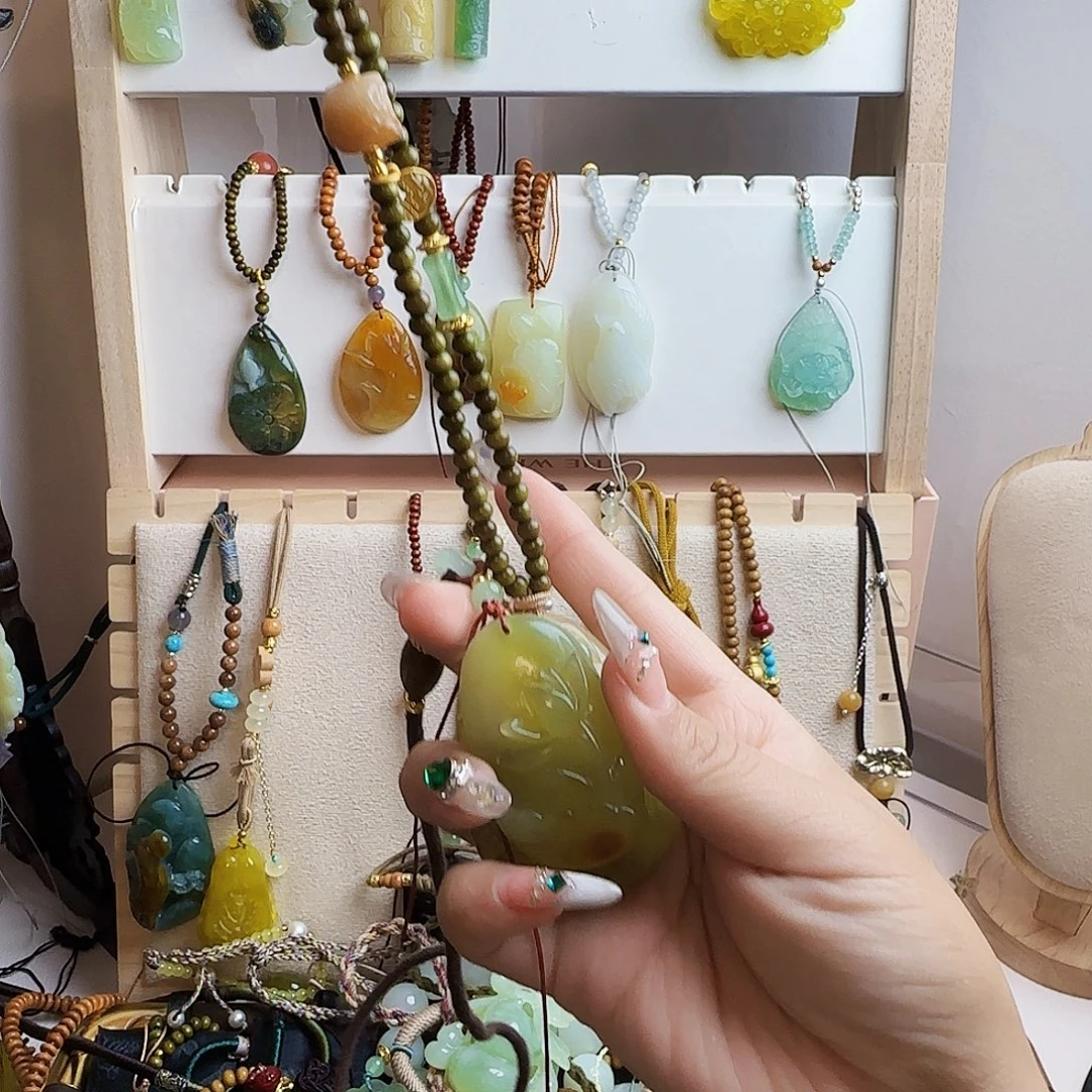 暖****蛇纹石玉未镶嵌颈饰