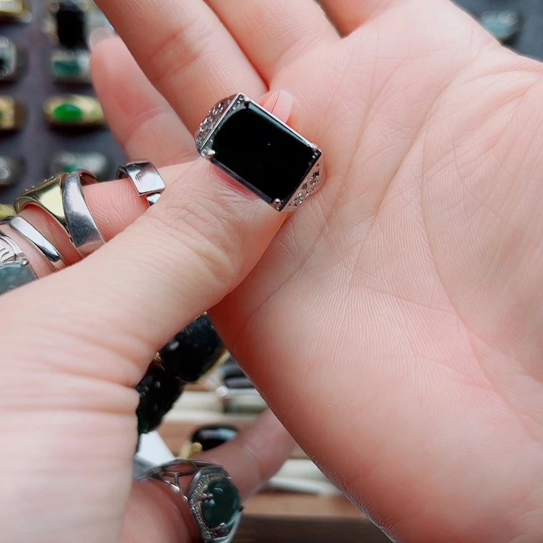 未镶嵌戒指翡翠一**伴