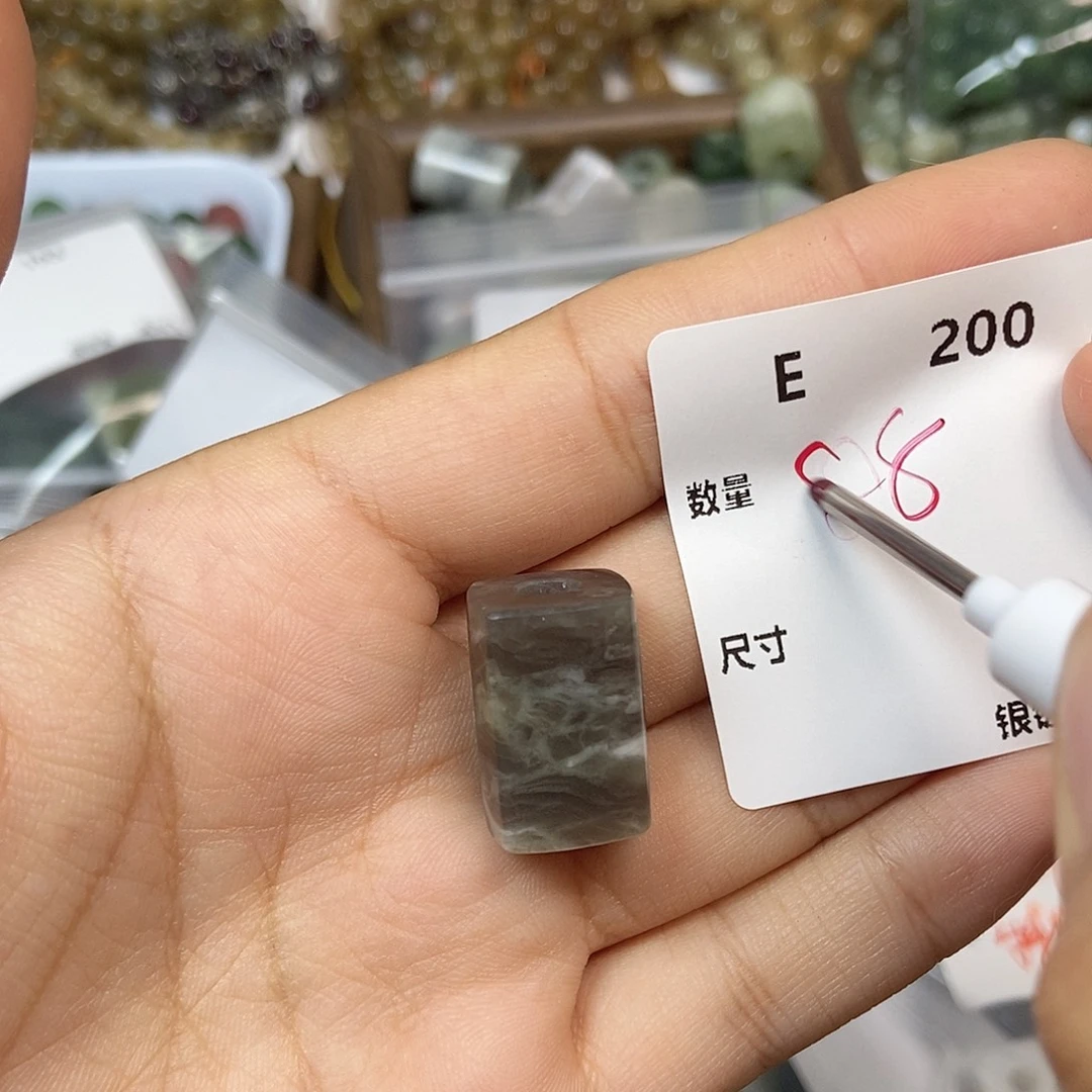 y***i颈饰银S925镶嵌水晶E200