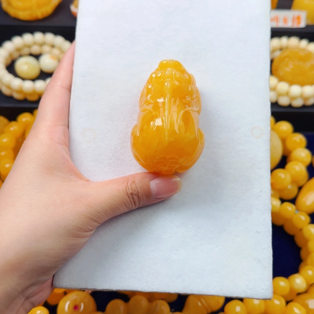 蜜蜡未镶嵌颈饰貔貅手把件