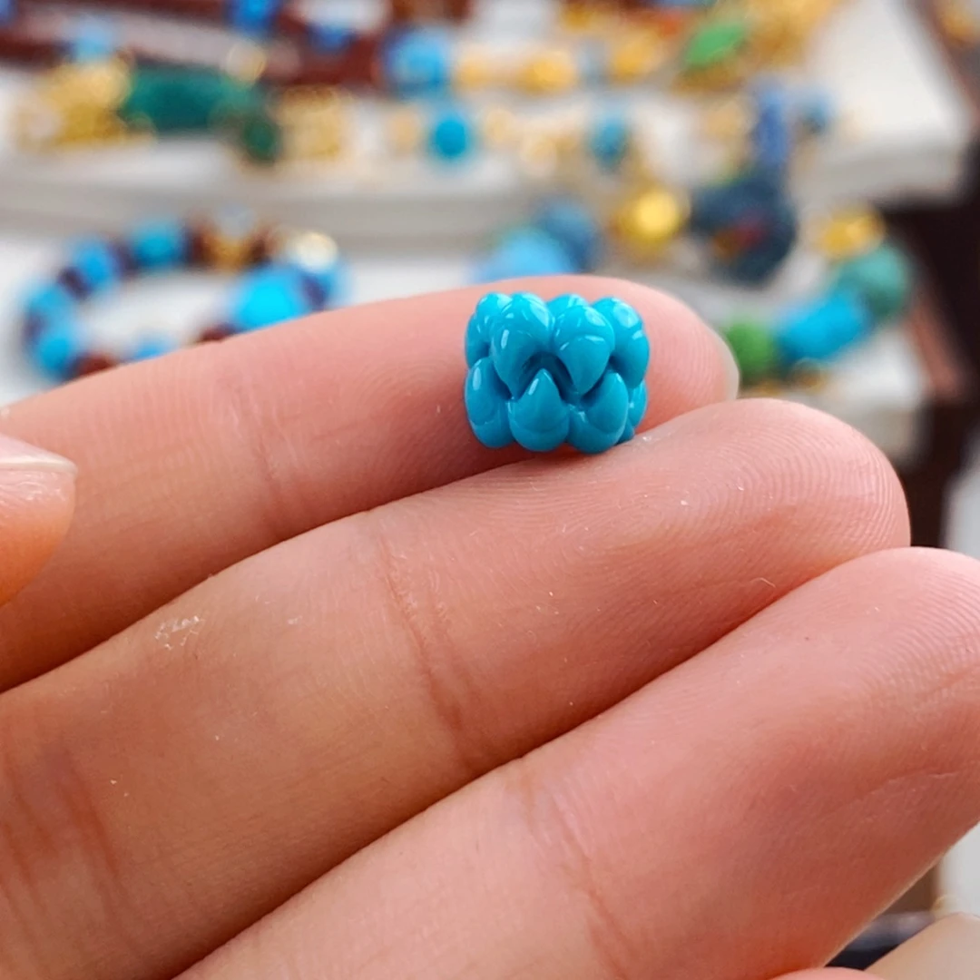 绿松石未镶嵌。吞噬