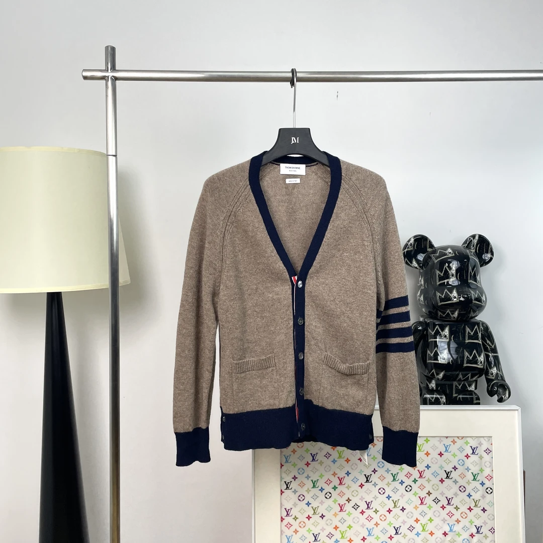 99新 THOMBROWNE 4995/四条纹羊毛插肩袖单排扣V领针织衫/1码