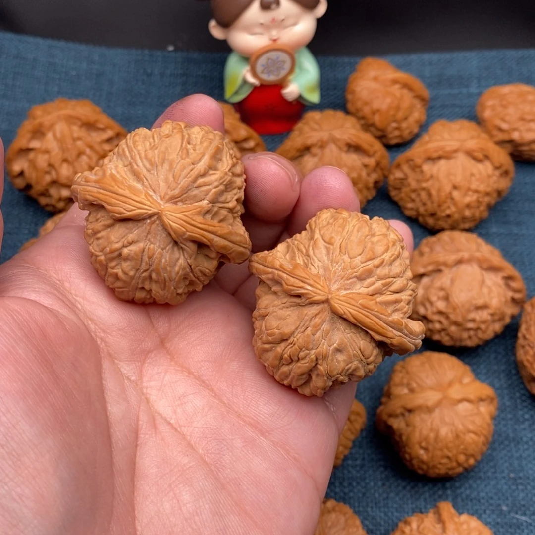 文玩核桃把件大肚球白41.8