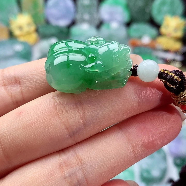 翡翠颈饰未镶嵌菲**告翡翠