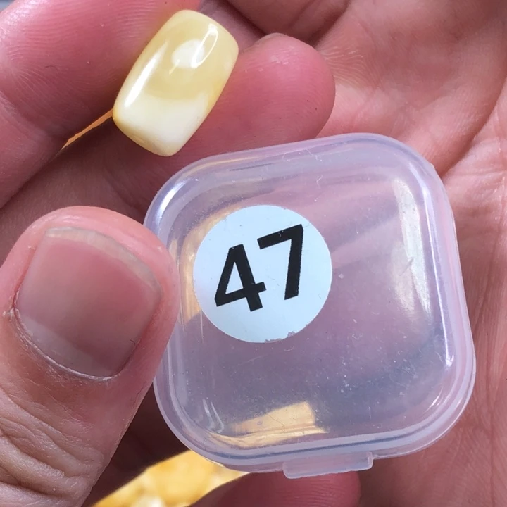 琥珀珠宝奇石未镶嵌