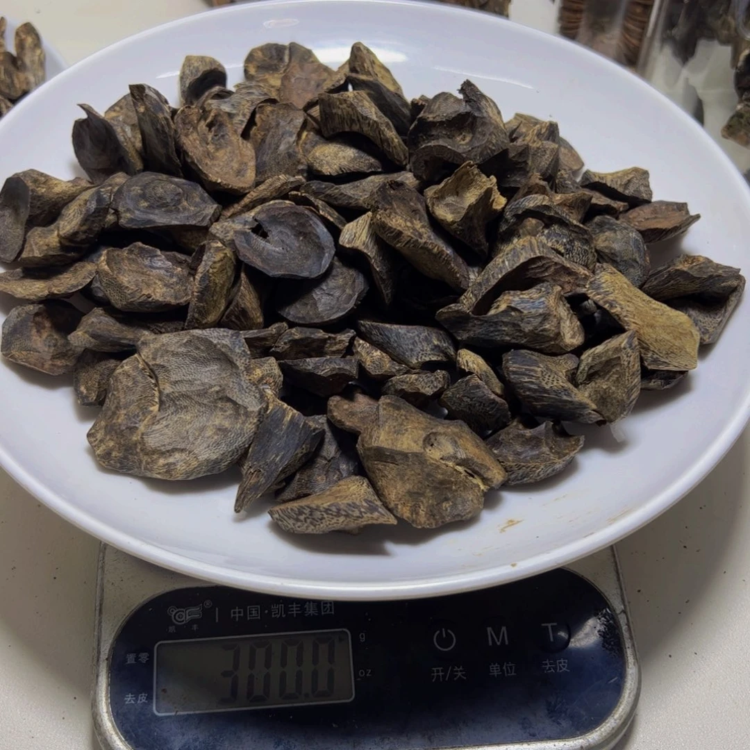 沉香木手把件司*叟沉香天然留疤料300g