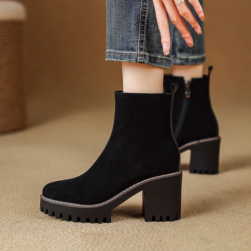 棕色时尚甜辣千金风高跟靴2025秋季新款圆头粗跟气质百搭时装短靴