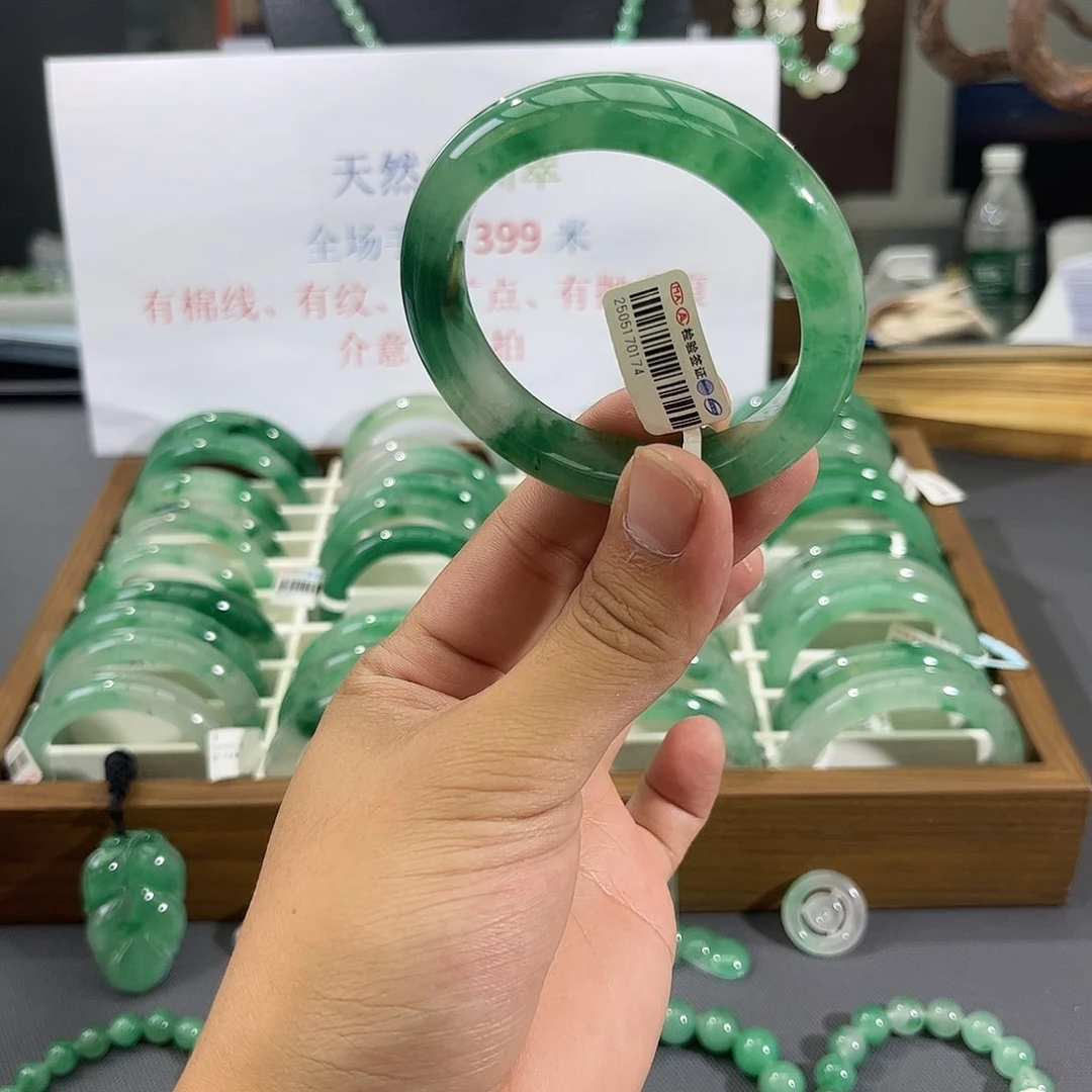 石英质玉手镯未镶嵌