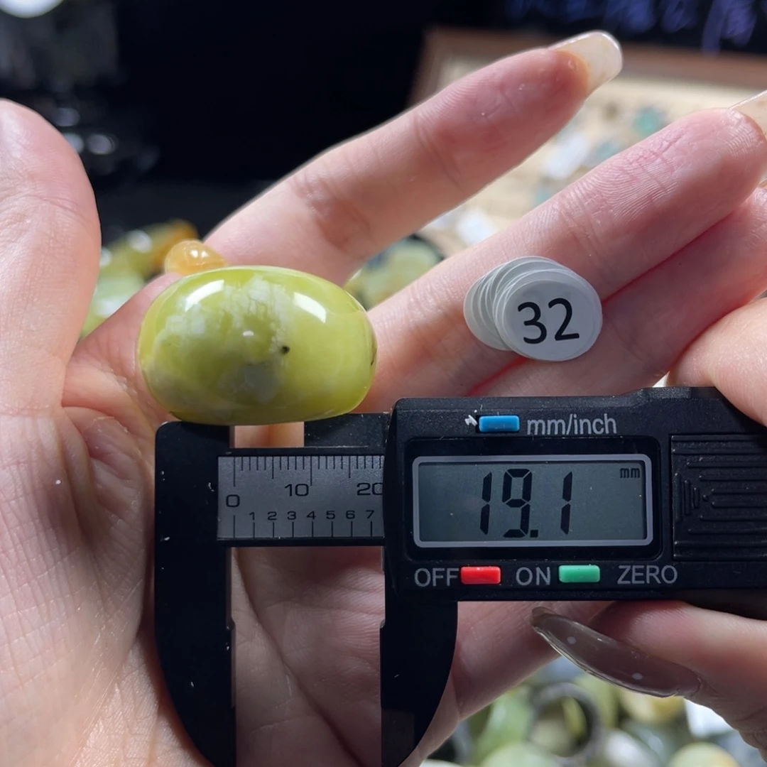 蛇纹石玉未镶嵌戒指
