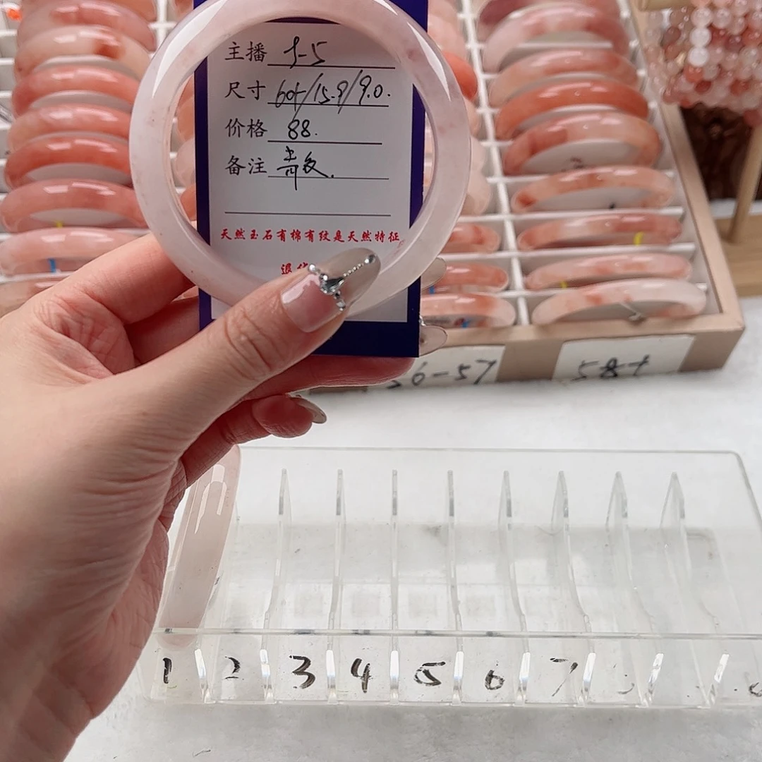 未镶嵌手镯石英质玉