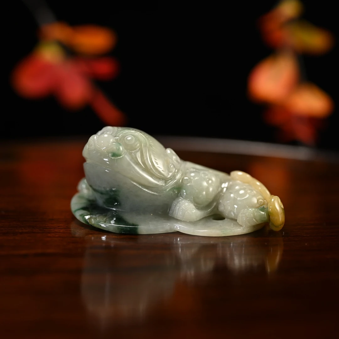Lot8816 25YU108843翡翠三足金蟾摆件/匡时