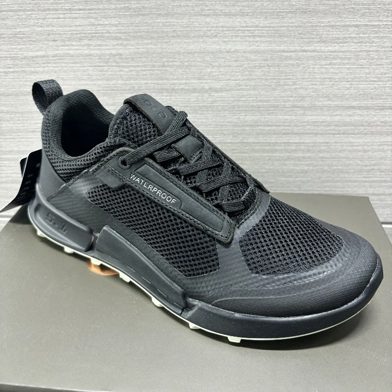 2025新款时尚低帮休闲百搭健步户外商务休闲鞋