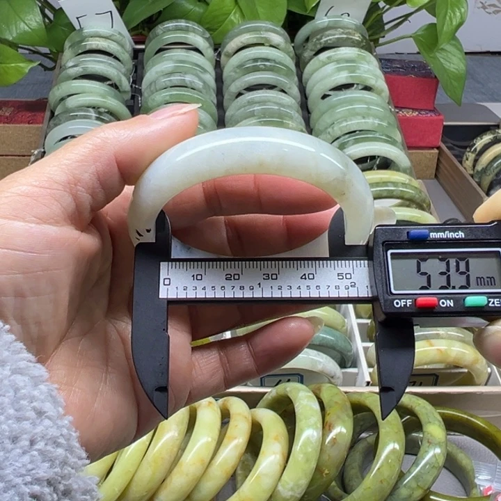 蛇纹石玉未镶嵌手镯41