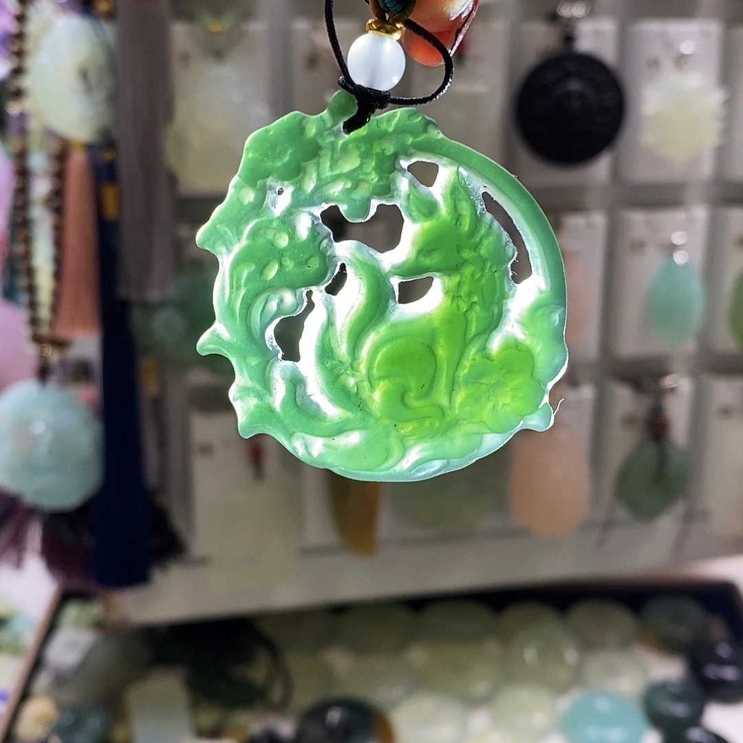 蛇纹石玉未镶嵌颈饰