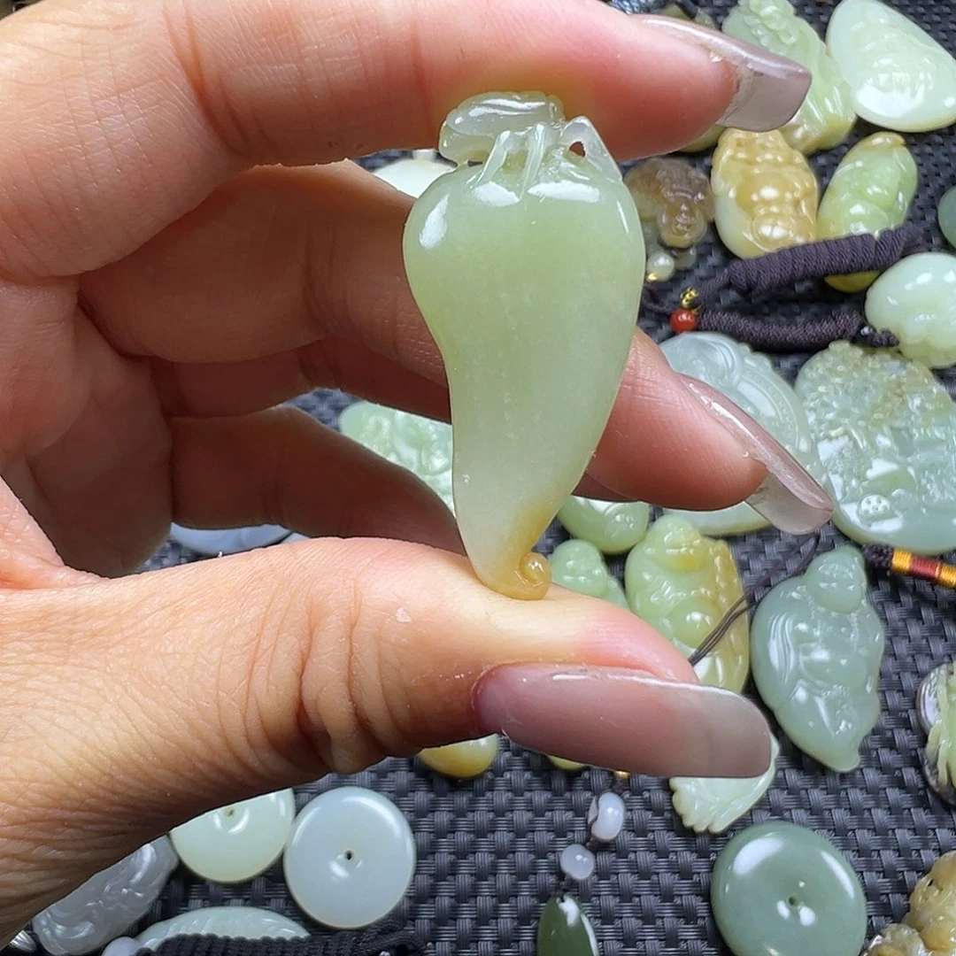 和田玉未镶嵌吊坠(不含链)福利漏，不退不换，卡39.3