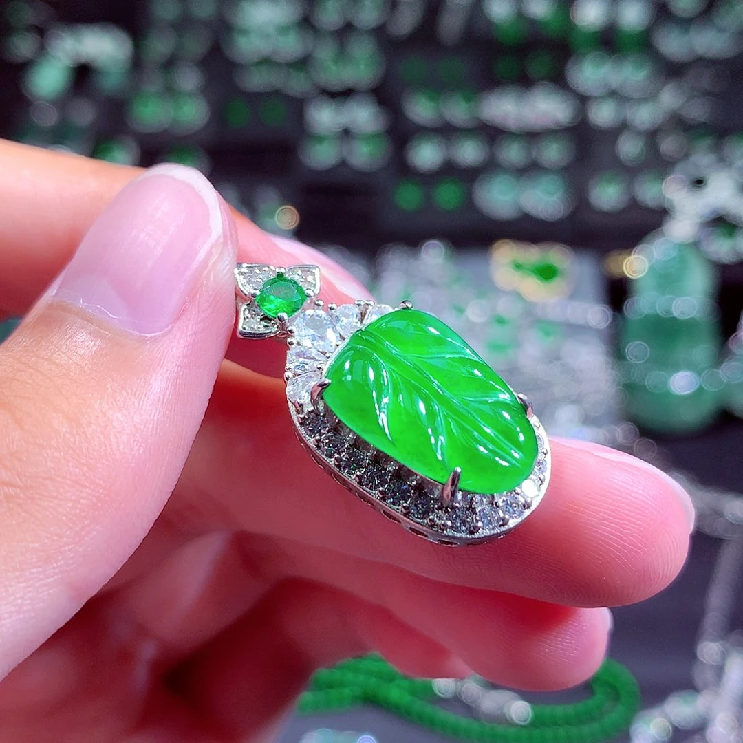 翡翠未镶嵌颈饰挂件