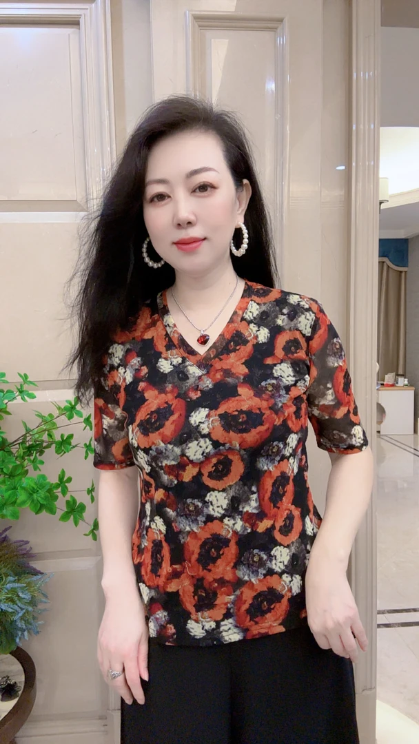 夏季V领中袖印花弹力T恤显瘦洋气花朵上衣法式时尚气质小衫