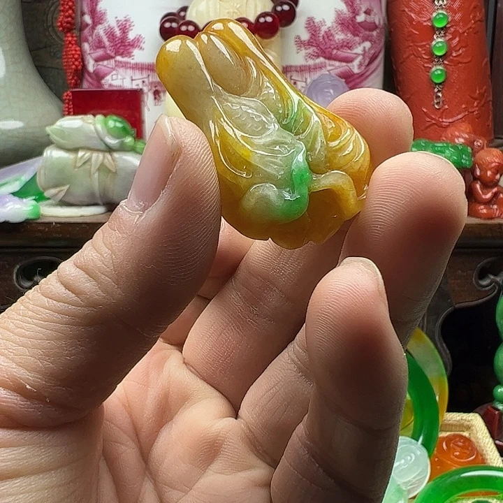 翡翠未镶嵌颈饰七天无理由