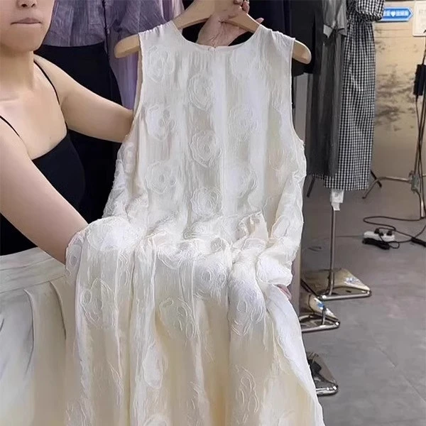 夏季立体剪花大码法式纯色无袖背心连衣裙女设计仙女连衣裙300斤