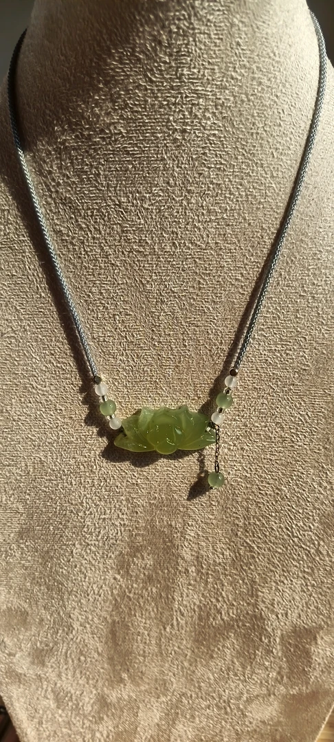 天然岫玉吊坠莲花吊坠