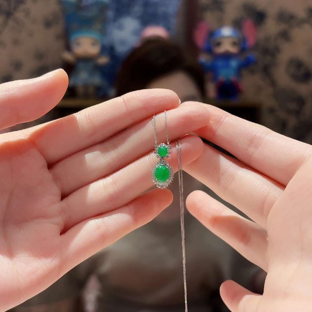 翡翠18K金镶嵌颈饰颈饰