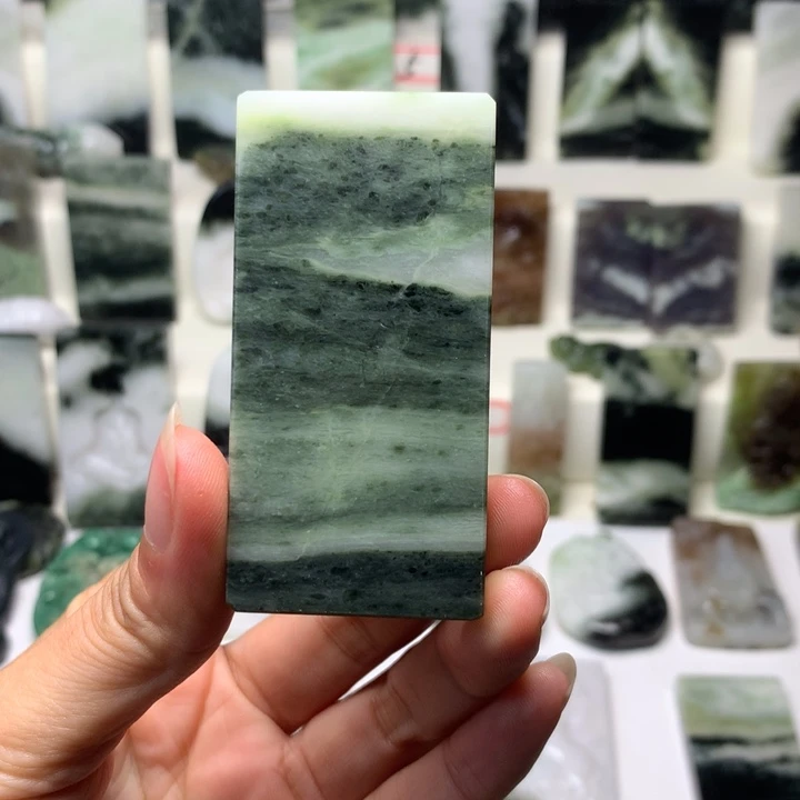 独山玉未镶嵌颈饰