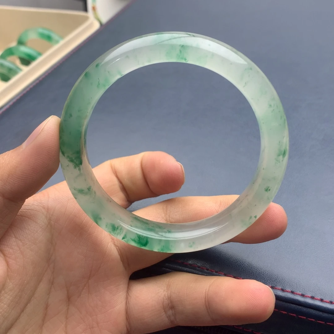 石英质玉手镯未镶嵌u****9