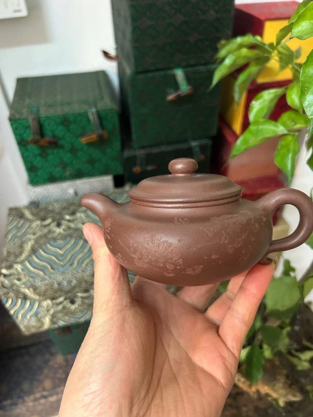 袁矿紫砂仿估壶对