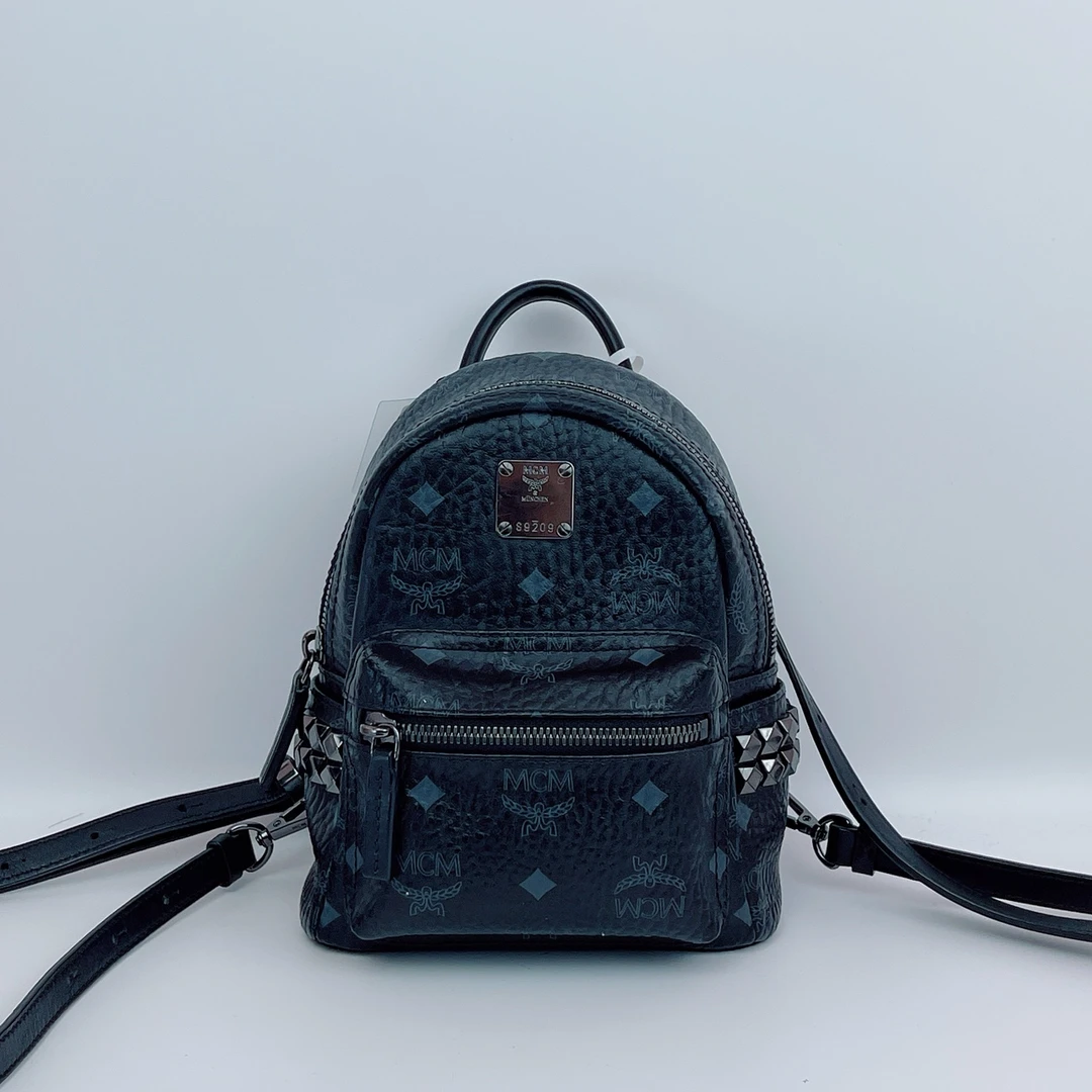 MCM 黑色老花双肩包底长16 B598