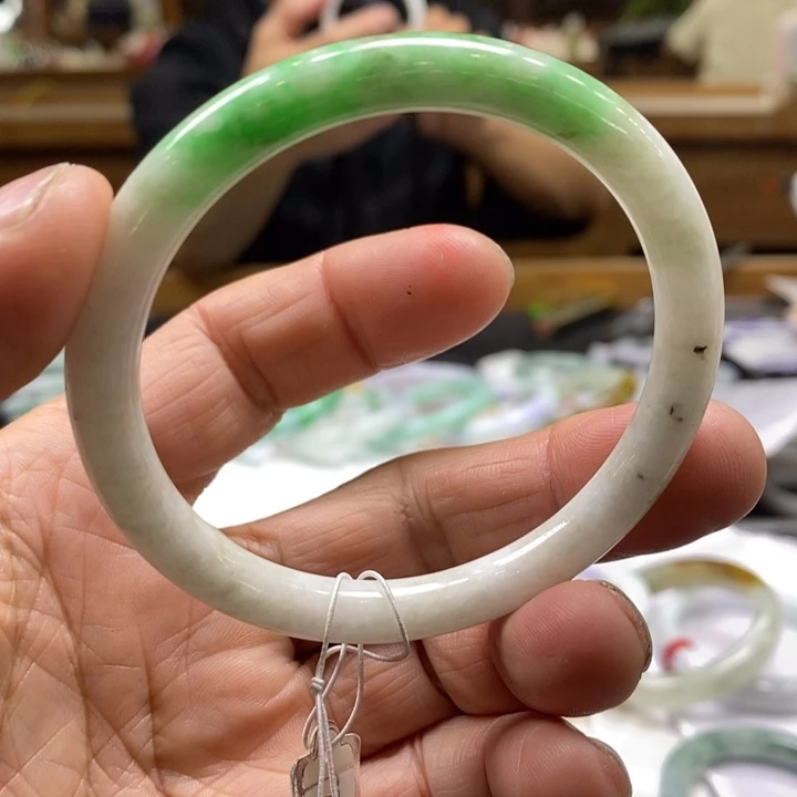 翡翠未镶嵌手镯翡翠手镯57，卡8