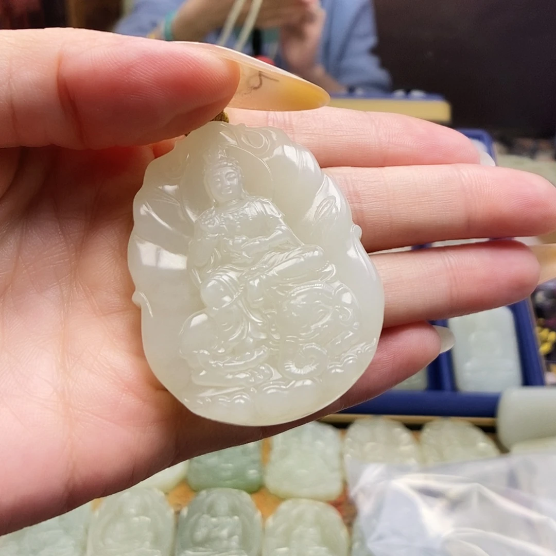 和田玉未镶嵌颈饰北****）