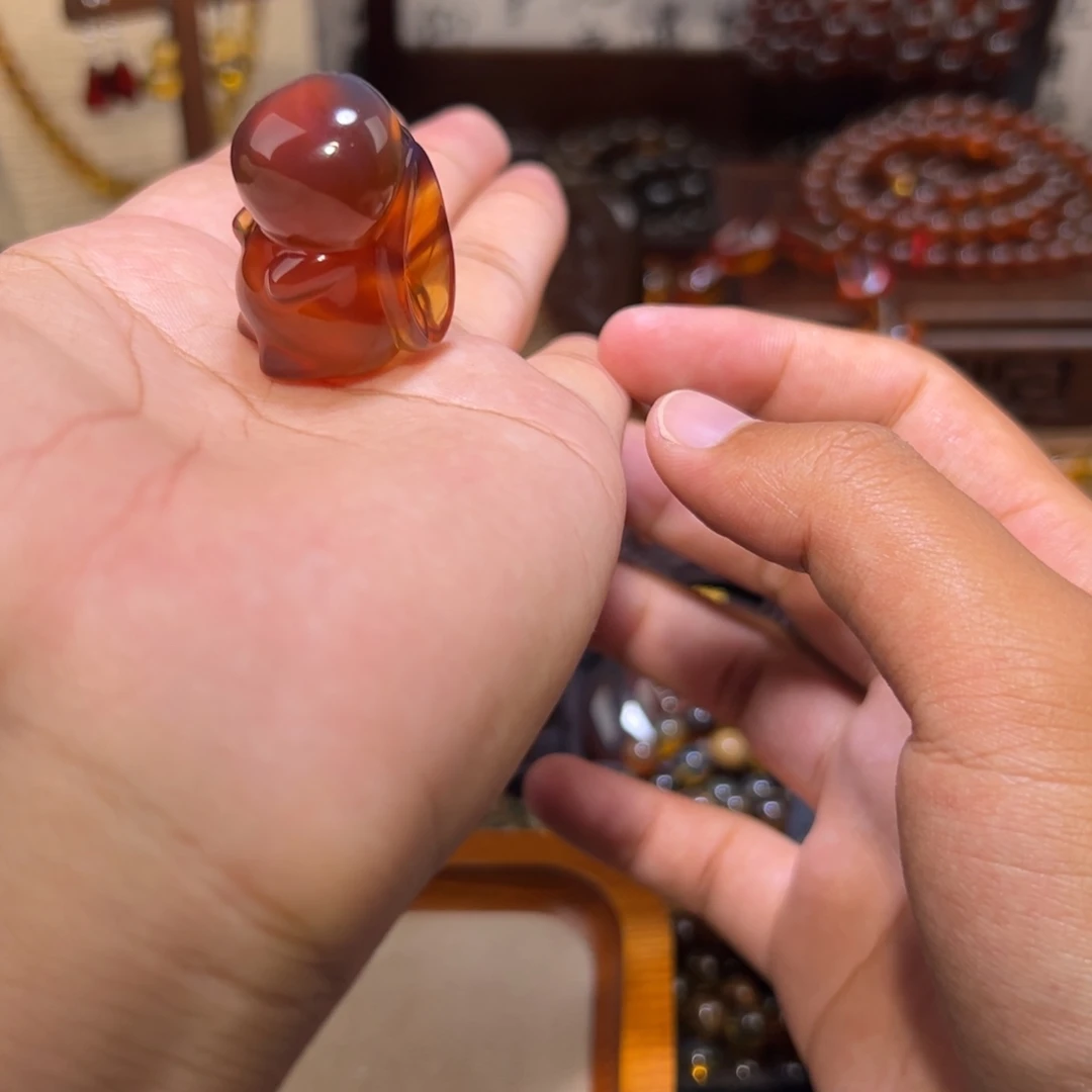 琥珀未镶嵌颈饰兔子