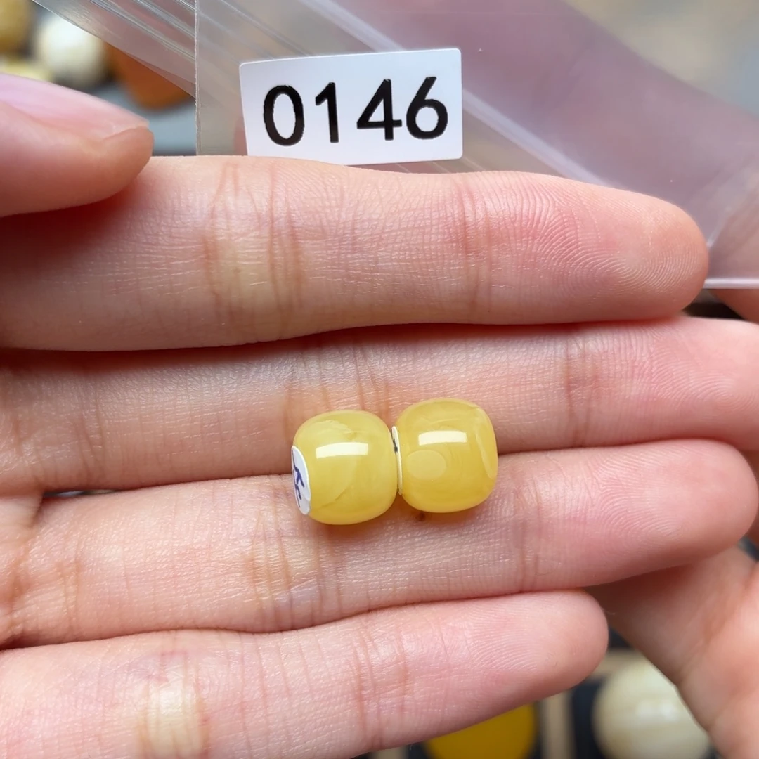 琥珀未镶嵌裸石蜜蜡10*8.8一对