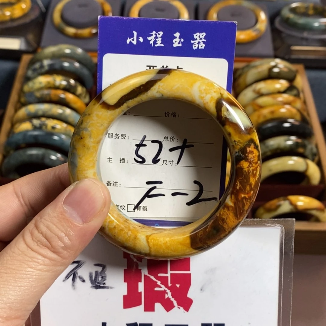 蛇纹石玉手镯未镶嵌零****?