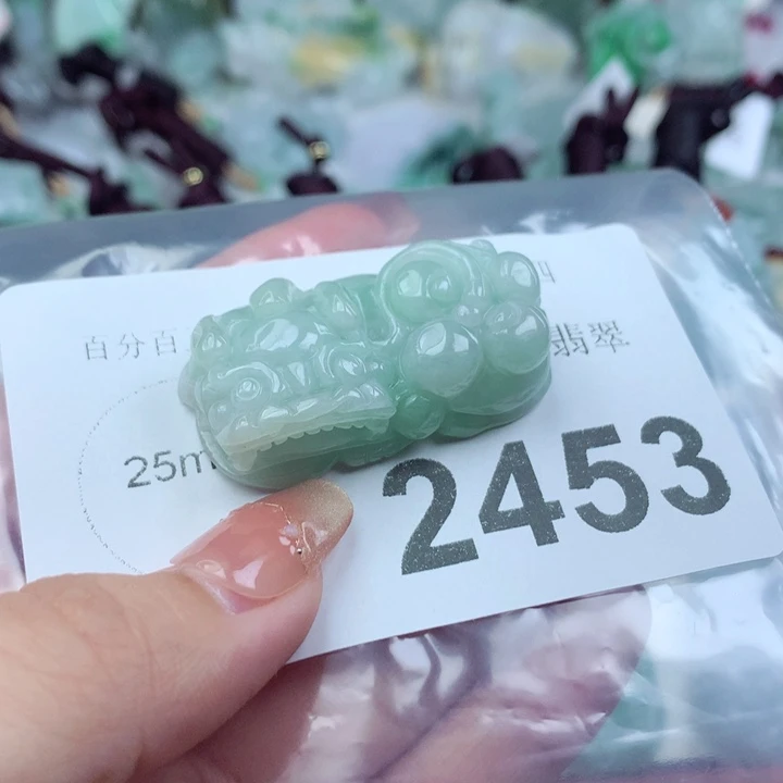吊坠(不含链)未镶嵌翡翠