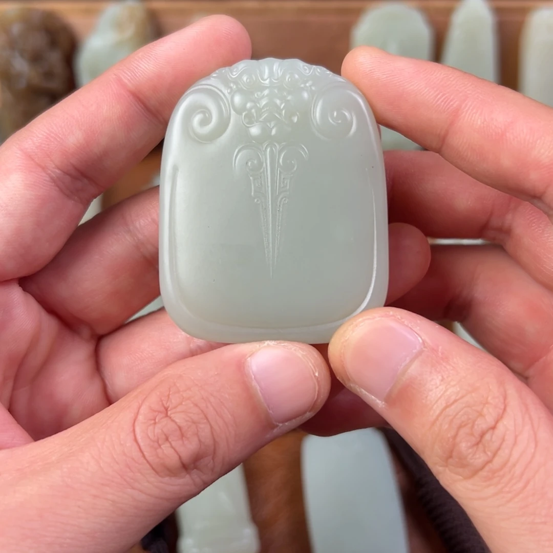 和田玉（青白玉）未镶嵌颈饰