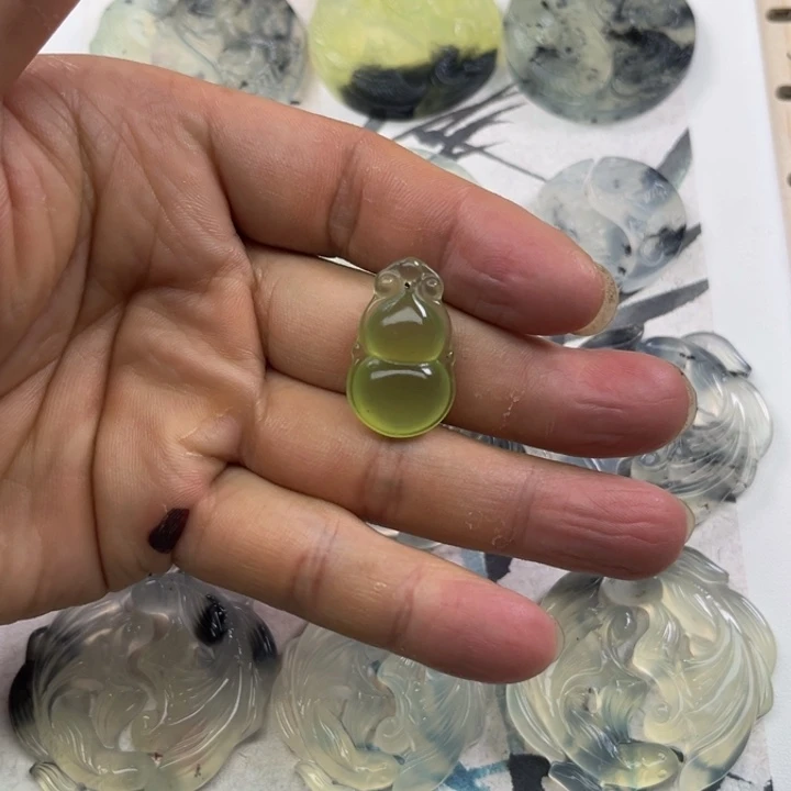 岫玉未镶嵌吊坠(不含链)