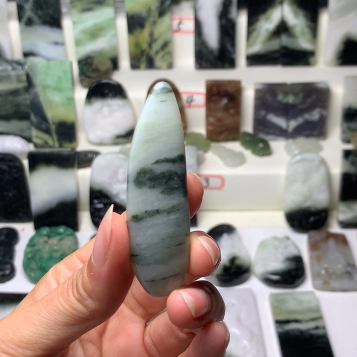 独山玉未镶嵌颈饰