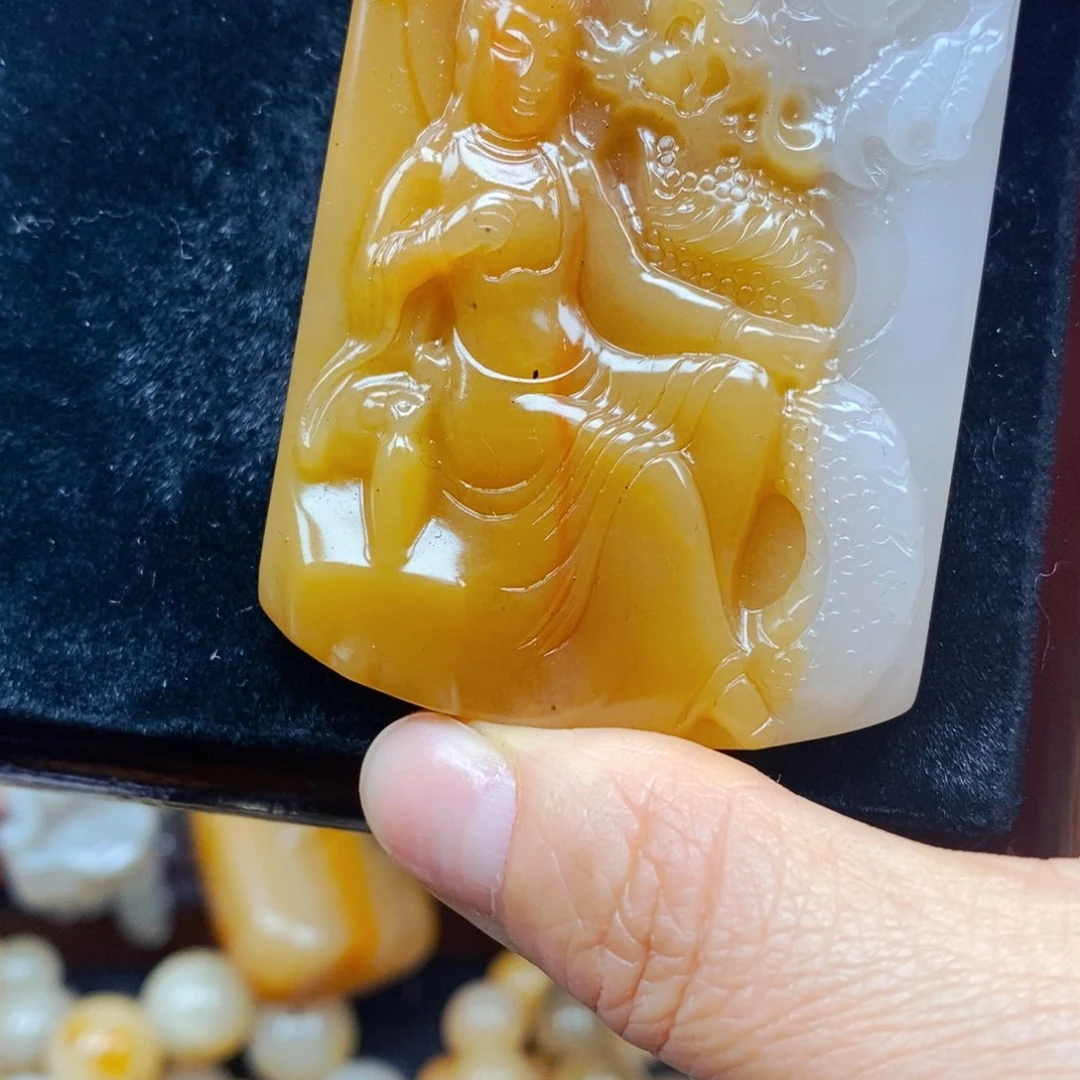 石英质玉（黄龙玉）未镶嵌颈饰