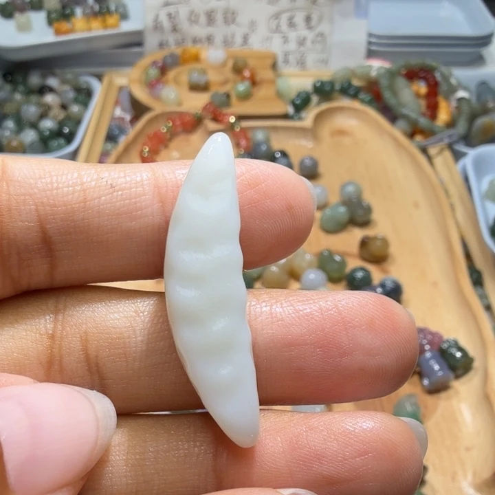 和田玉未镶嵌珠宝半成品