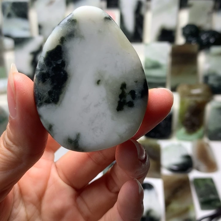 独山玉未镶嵌颈饰