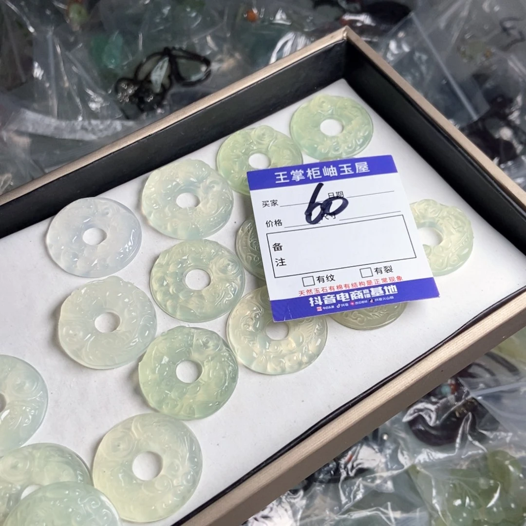 岫玉吊坠吊坠未镶嵌多样性，发一个