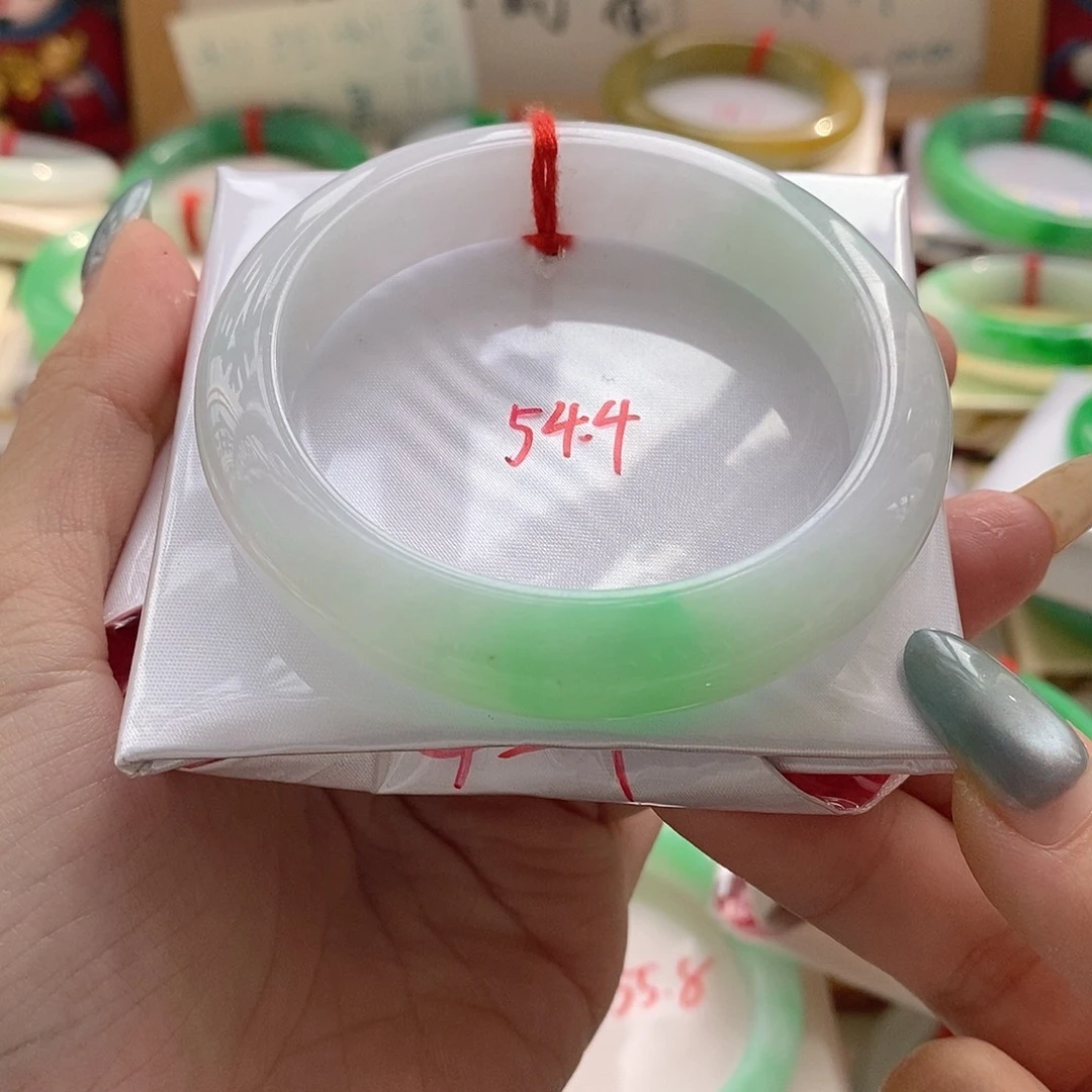 P***n未镶嵌手镯翡翠手镯
