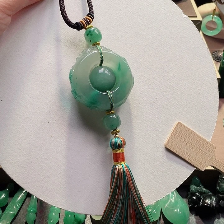 石英质玉吊坠未镶嵌