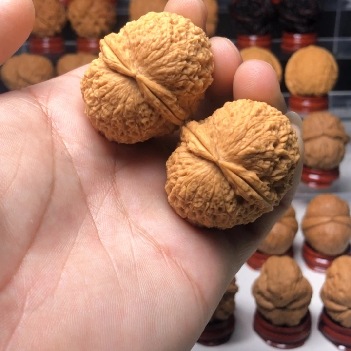 文玩核桃吊坠7麒麟王