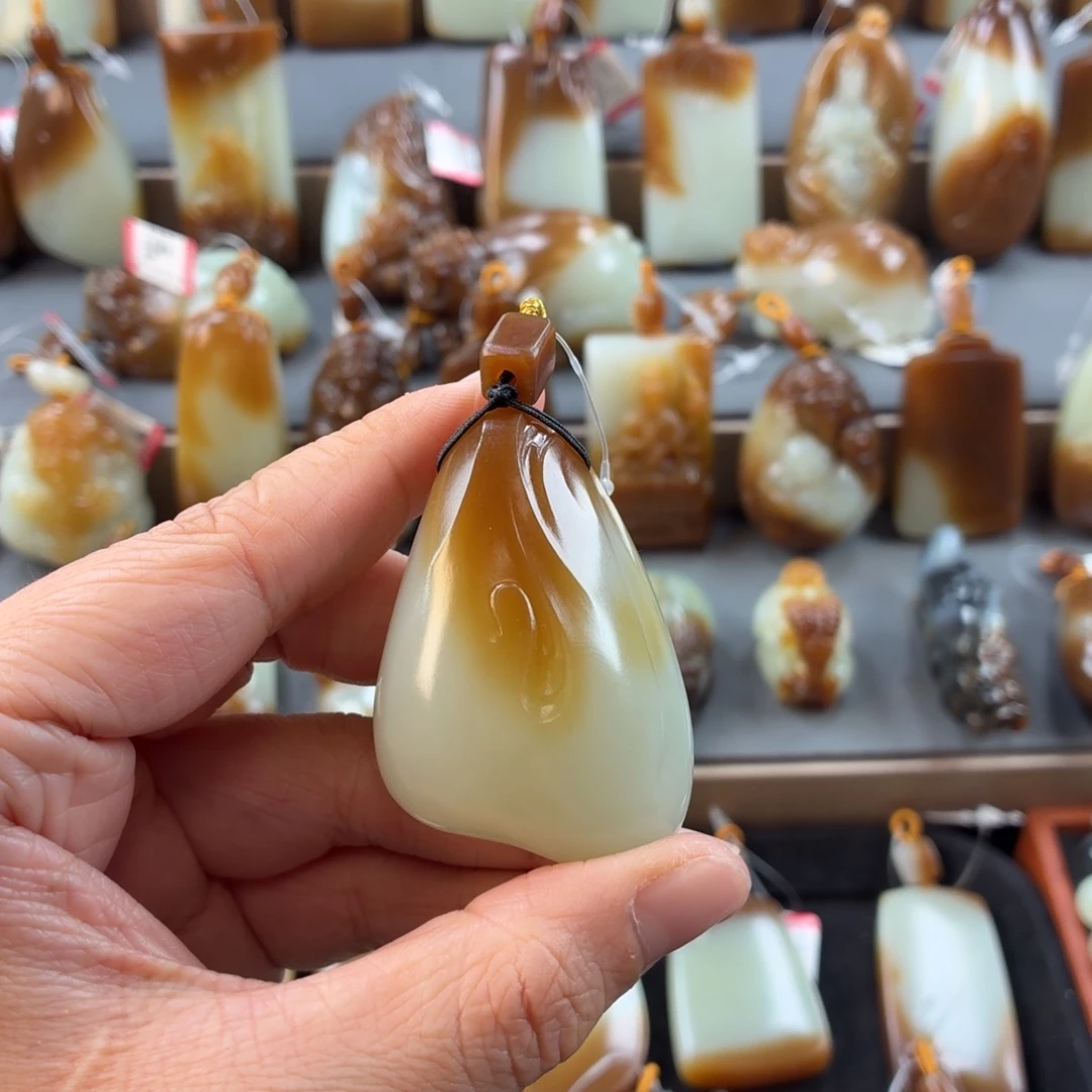 和田玉未镶嵌颈饰